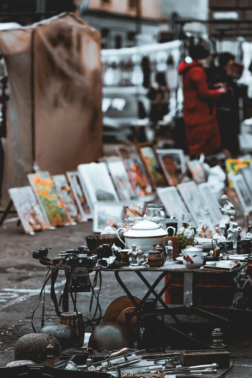 Explore a bustling flea market scene filled with eclectic vintage treasures and unique collectibles.